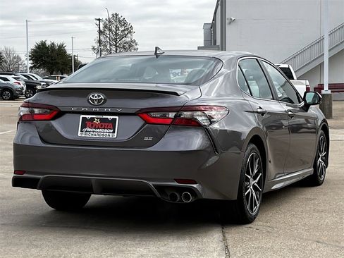 Used 2024 Toyota Camry SE image 4