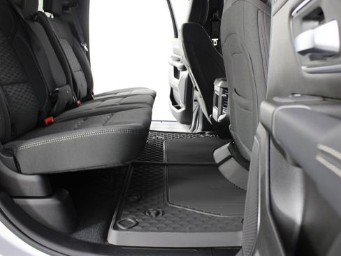New 2026 RAM 1500 4x4 Crew Cab image 18