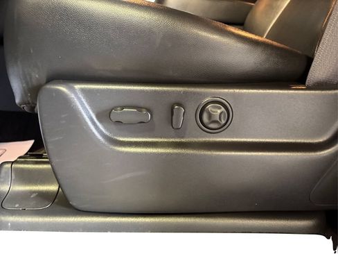 Used 2013 Chevrolet Tahoe LTZ AWD/4WD image 32