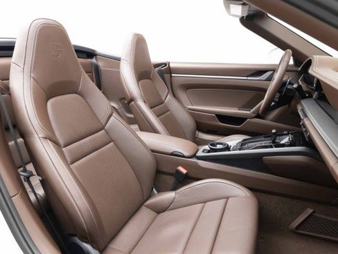 Used 2024 Porsche 911 Carrera image 4