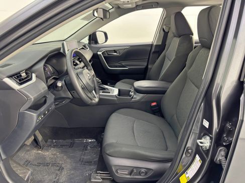 Used 2023 Toyota RAV4 XLE w/ Convenience Package image 16