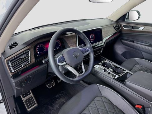 Used 2025 Volkswagen Atlas SEL Premium R-Line image 9