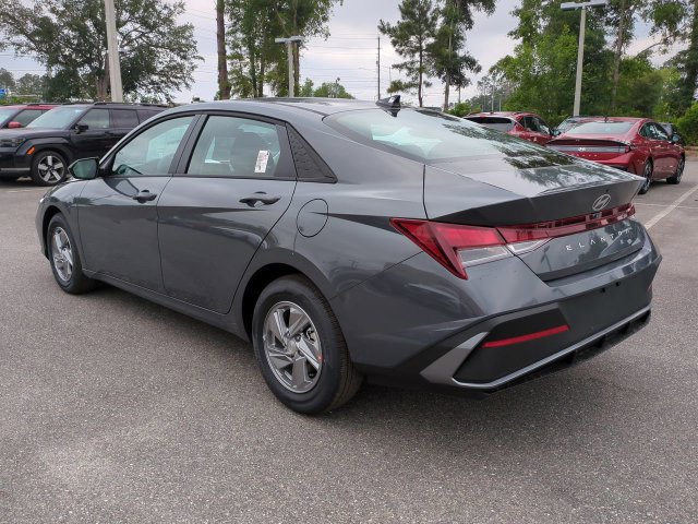 Used 2026 Hyundai Elantra SE FWD image 7