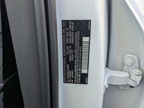 Used 2025 Volvo XC90 B6 Plus w/ Protection Package Premier image 26