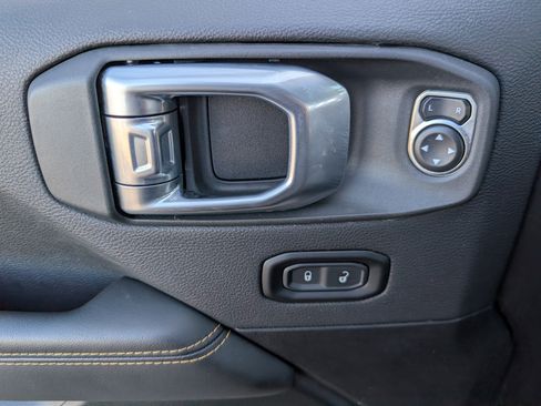 Used 2024 Jeep Wrangler Sahara w/ Safety Group image 14