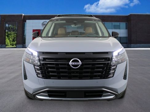 New 2026 Nissan Pathfinder Platinum FWD image 8