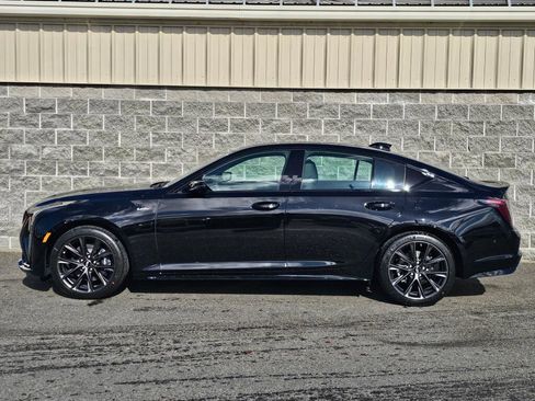 New 2026 Cadillac CT5 V image 3