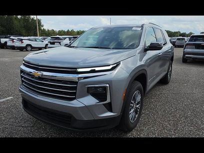 Used 2025 Chevrolet Traverse LT