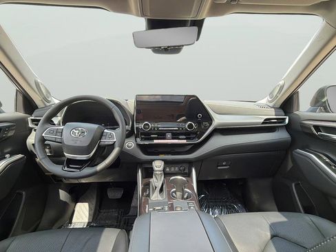 Used 2026 Toyota Highlander Platinum image 14