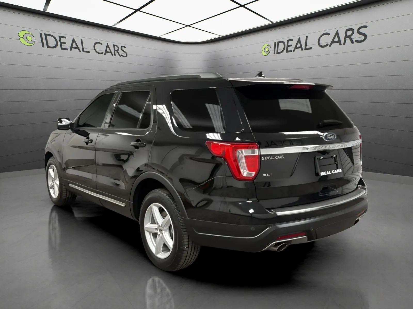 Used 2018 Ford Explorer XLT w/ Equipment Group 201A FWD image 7