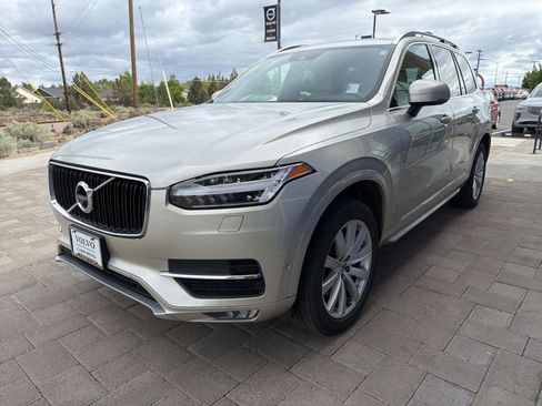 Used 2017 Volvo XC90 T6 Momentum w/ Vision Package AWD/4WD image 4