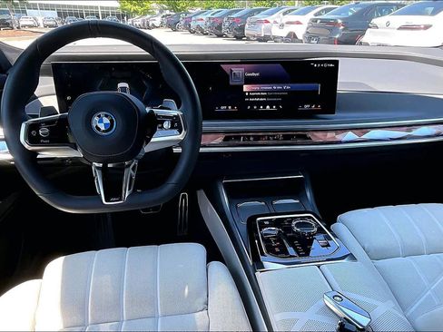 Used 2025 BMW 750e xDrive w/ Executive Package AWD/4WD image 15
