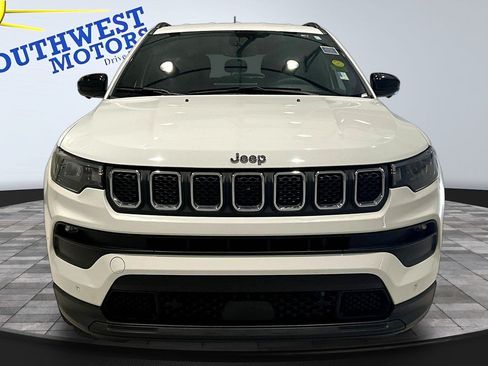 Used 2023 Jeep Compass Latitude AWD/4WD image 2