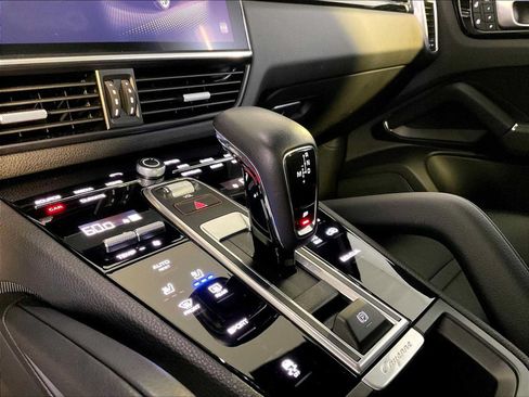 Certified 2023 Porsche Cayenne AWD/4WD image 17