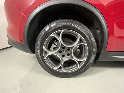 New 2025 Alfa Romeo Stelvio Sprint image 3