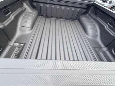 Used 2024 Nissan Frontier PRO-4X w/ Technology Package image 12