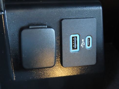 Used 2024 Ford Explorer XLT w/ Equipment Group 202A AWD/4WD image 10