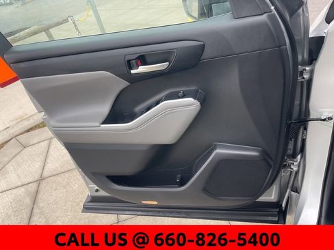 Used 2022 Toyota Highlander XLE image 35