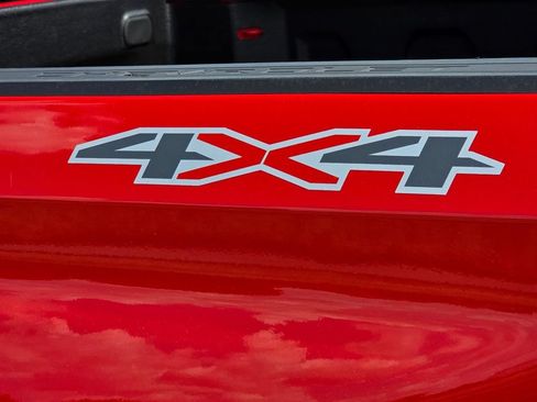 Used 2023 Chevrolet Silverado 1500 LT AWD/4WD image 8