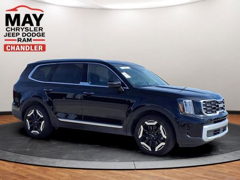Used 2025 Kia Telluride S FWD image 2