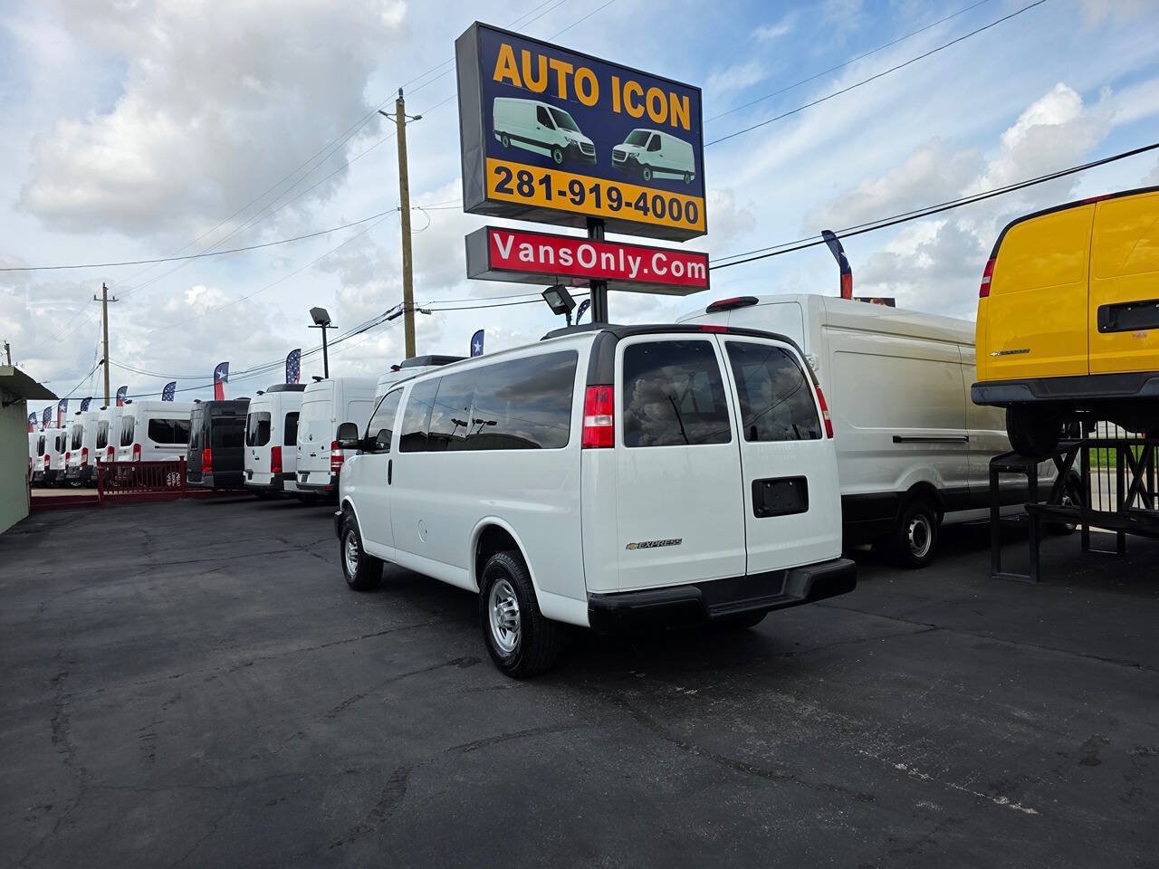 Used 2024 Chevrolet Express 3500 LS RWD image 29