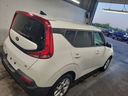 Used 2020 Kia Soul S FWD image 2