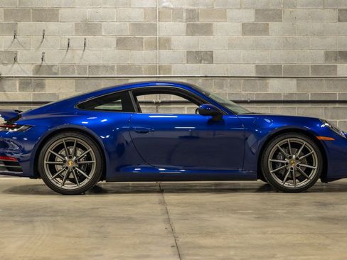 Used 2020 Porsche 911 Carrera w/ Premium Package RWD image 9