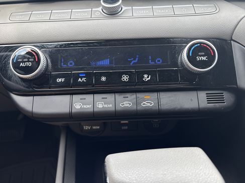Used 2024 Hyundai Elantra SEL FWD image 14