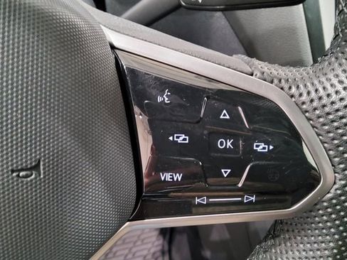 Used 2024 Volkswagen Tiguan SE R-Line image 27