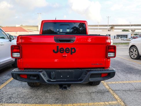 Used 2024 Jeep Gladiator Sport AWD/4WD image 9