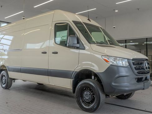New 2025 Mercedes-Benz Sprinter 2500 image 12