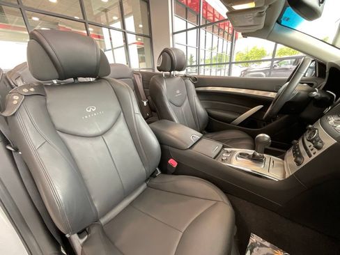 Used 2011 INFINITI G37 Convertible w/ Premium Pkg RWD image 19