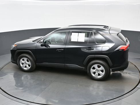 Used 2021 Toyota RAV4 XLE AWD/4WD image 37