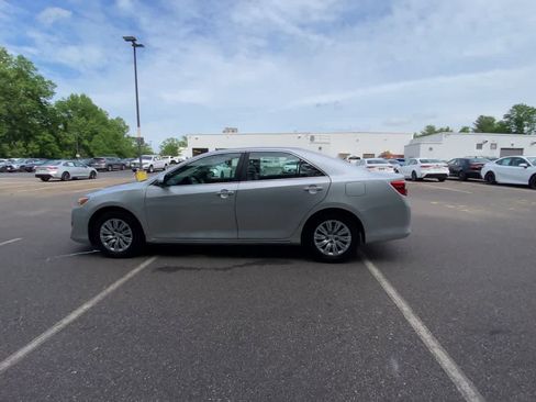 Used 2012 Toyota Camry LE FWD image 9