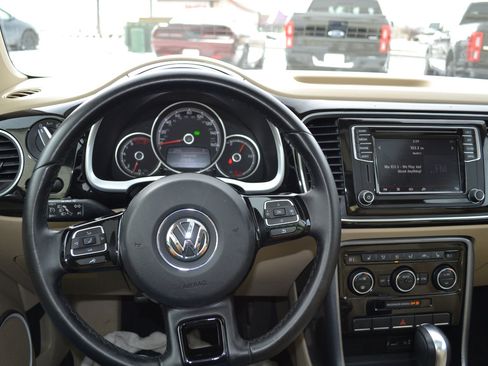 Used 2018 Volkswagen Beetle 2.0T SE image 13