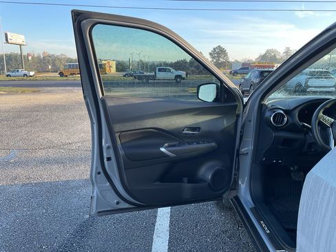 Certified 2024 Nissan Kicks SV w/ Interior Electronics Package image 8