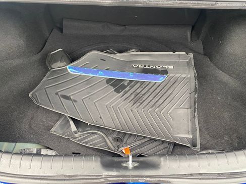 Used 2023 Hyundai Elantra SEL image 11