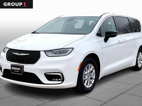 Used 2024 Chrysler Pacifica Touring-L image 1