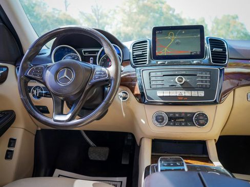 Used 2018 Mercedes-Benz GLS 450 4MATIC w/ Premium Package image 10