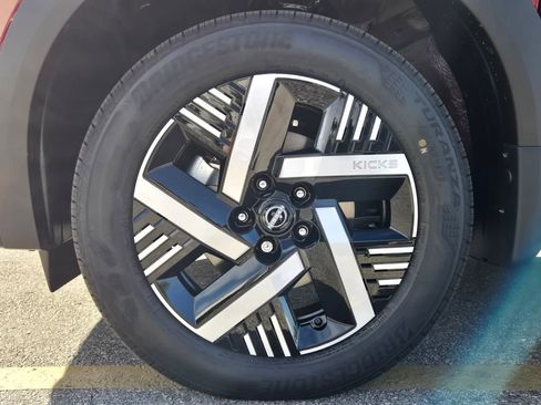 New 2026 Nissan Kicks SV image 5