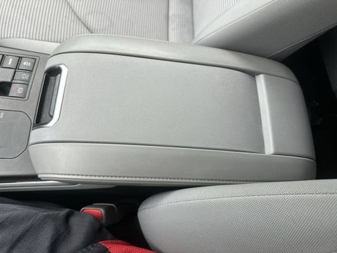 Used 2023 Toyota Highlander LE FWD image 25