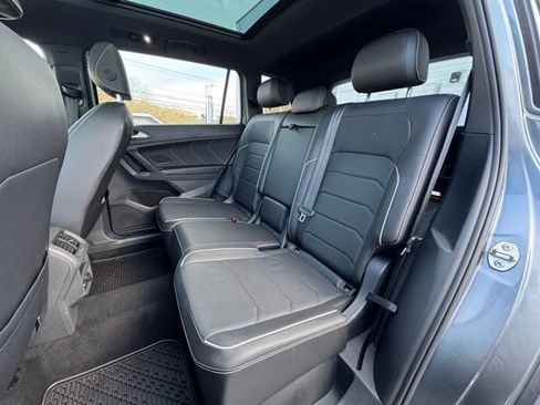 Used 2022 Volkswagen Tiguan SEL R-Line image 11