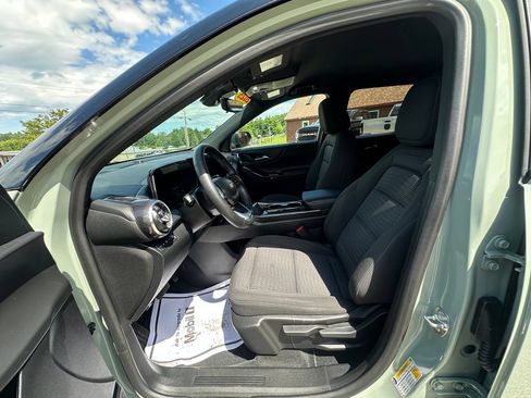 Used 2025 Chevrolet Equinox LT w/ Safety and Technology Package AWD/4WD image 9