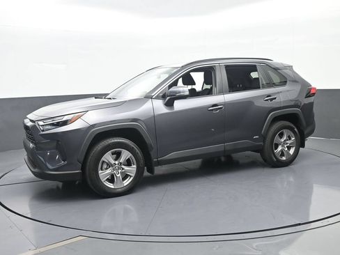Used 2024 Toyota RAV4 XLE AWD/4WD image 2