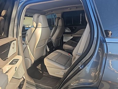 Used 2023 Lincoln Aviator Reserve w/ Equipment Group 201A image 5