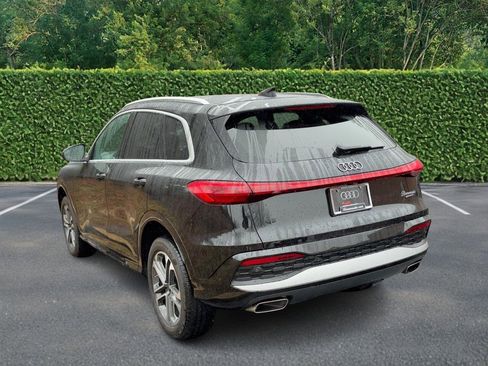 Used 2025 Audi Q5 Premium w/ Convenience Package image 4