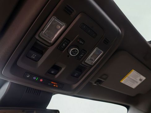 Used 2023 Chevrolet Tahoe Z71 w/ Luxury Package AWD/4WD image 25