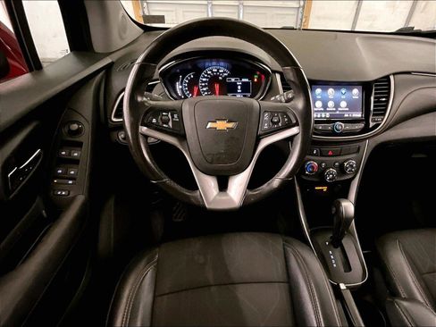 Used 2020 Chevrolet Trax LT w/ LT Convenience Package AWD/4WD image 5