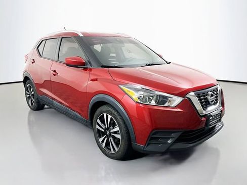 Used 2020 Nissan Kicks SV image 1
