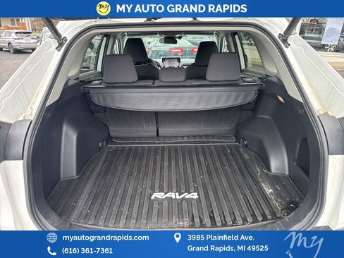 Used 2020 Toyota RAV4 XLE w/ Convenience Package image 5